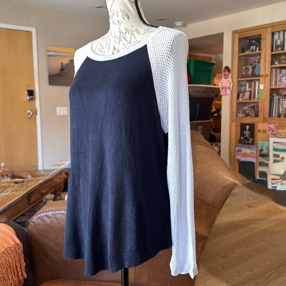 Rag & Bone, Lexie Colorblocked, Dark Navy & White Cut Out, 3/4 Sleeve’s. Large - Picture 7 of 15